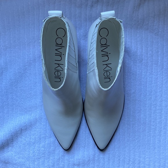 Calvin Klein white ankle boots. - Picture 2 of 8